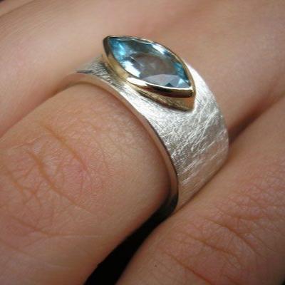 Drop ring with blue crystal inlays