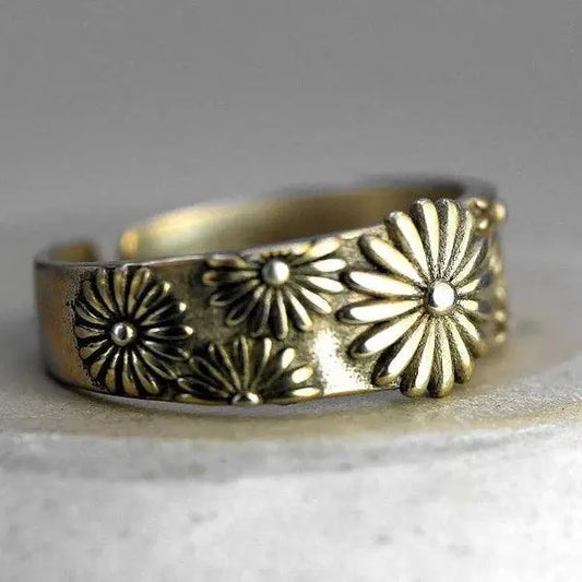 Gold Daisy Ring Unique Joyas