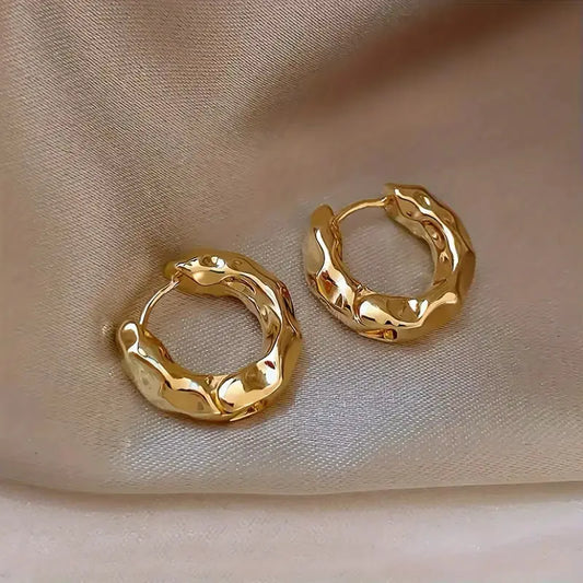 Gold earrings with a crumpled effect