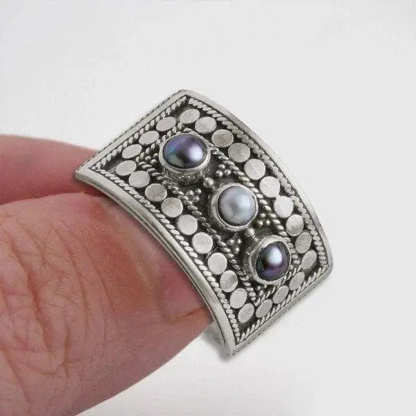 Geometric Ring with Carved Pearl and Three Stones Unique Joyas