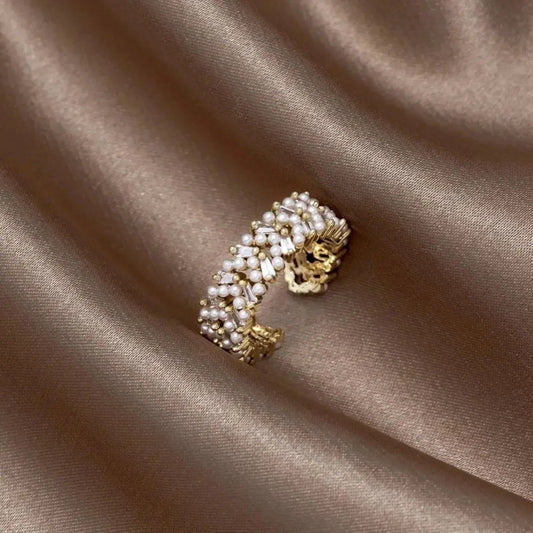 Luxurious adjustable ring with pearls in gold Unique Joyas