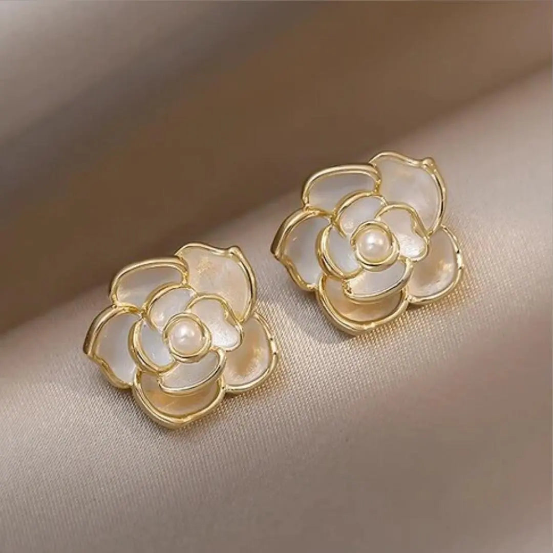 Elegant white flower earrings with pearls Unique Joyas