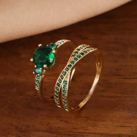 Elegant Rings made of Green Gold Unique Joyas