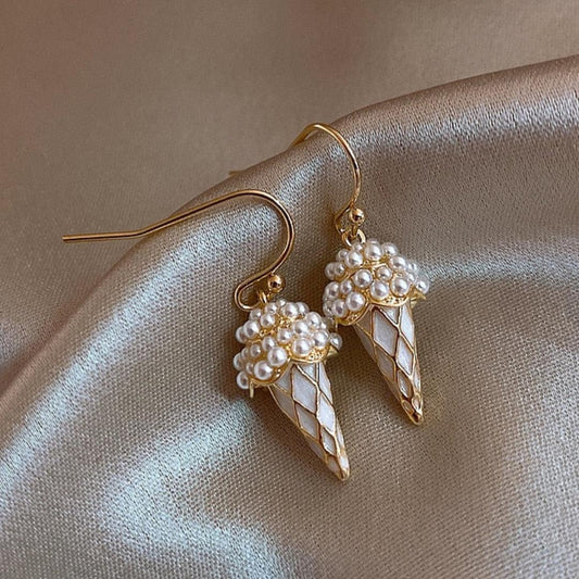 Cone-shaped earrings with pearls in gold Unique Joyas