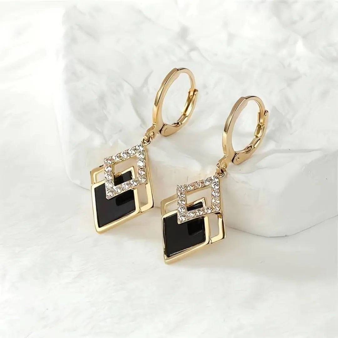 Glossy black earrings in elegant gold Unique Joyas