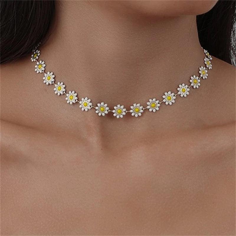 Daisy Necklace in Gold