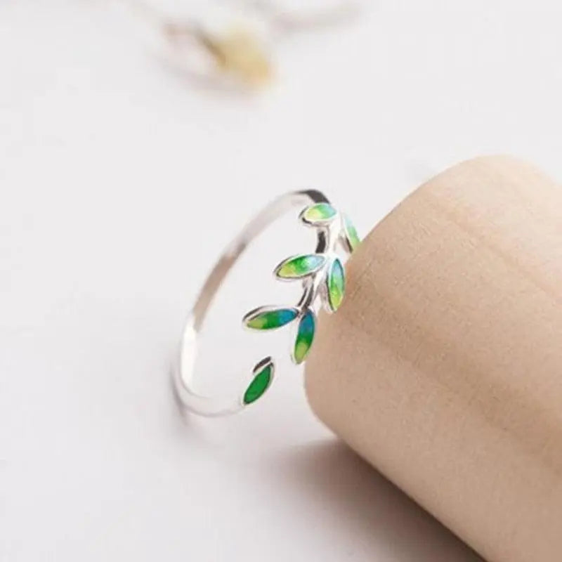 Adjustable ring made of green enameled leaves in silver Unique Joyas