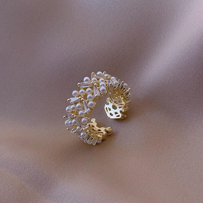 Luxurious Pearl Ring in Gold