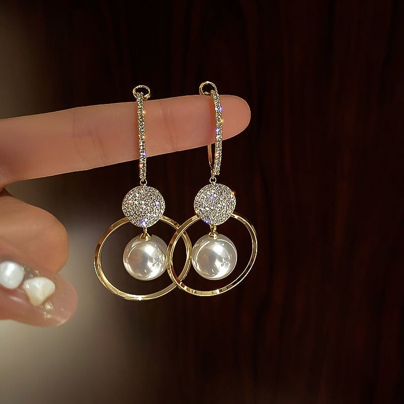 Luxury earrings with cultured pearls and zircons