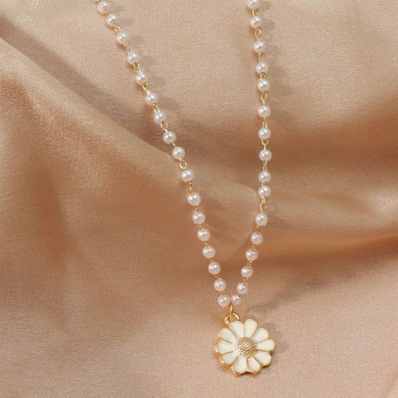 Daisy with Pearl Pendant