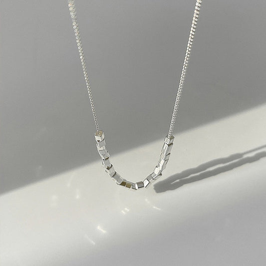 Modern pearl-inspired necklace with a sleek chain design Unique Joyas