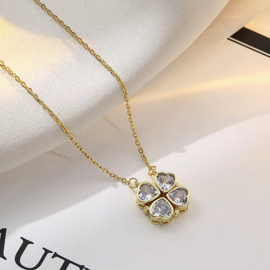 Dainty clover necklace in silver with a timeless design Unique Joyas