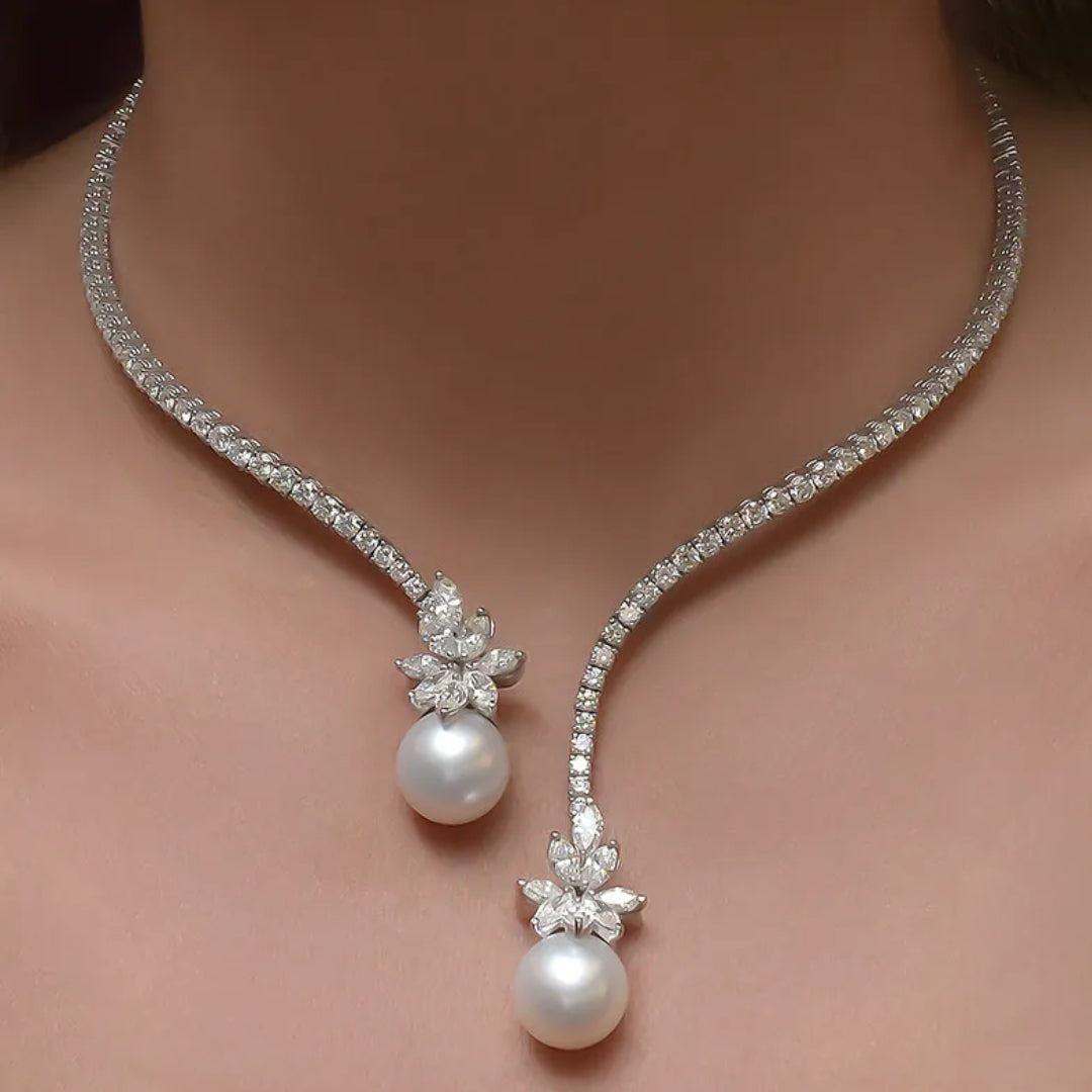 Elegant shiny necklace with pearls made of sterling silver