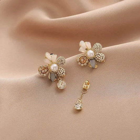 Floral Pendant Earrings with Pearls in Gold