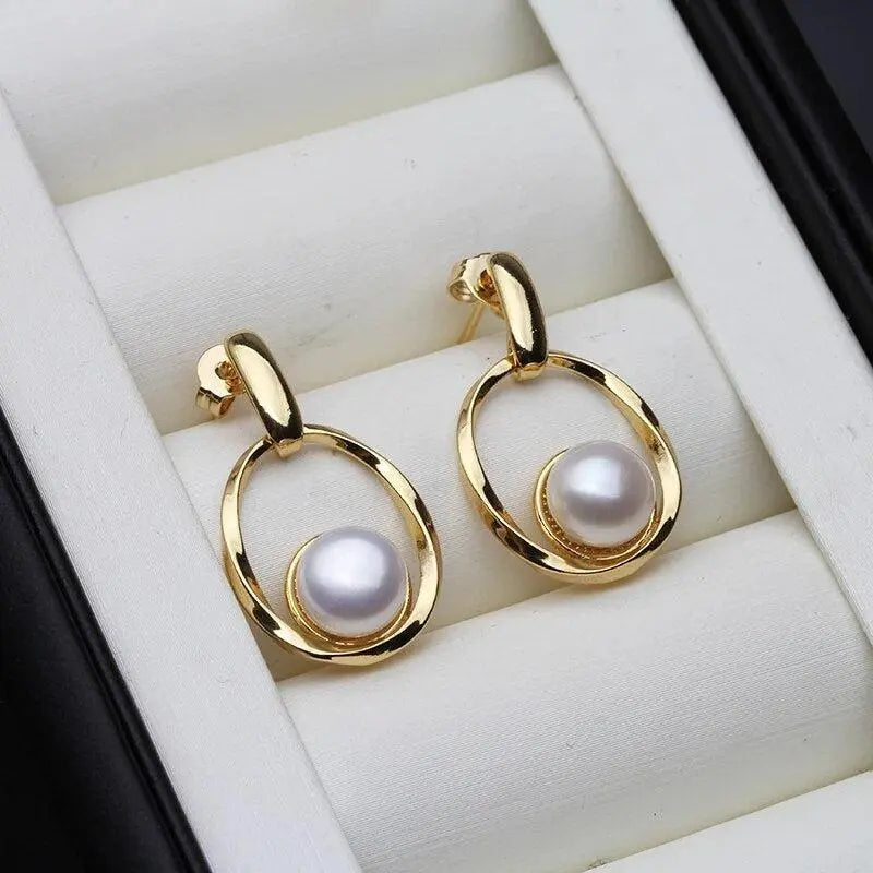 Elegant earrings made of gold and pearls Unique Joyas