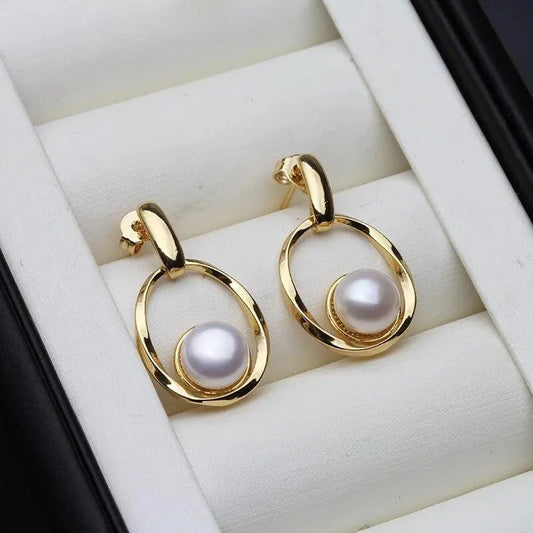 Elegant earrings made of gold and pearls Unique Joyas