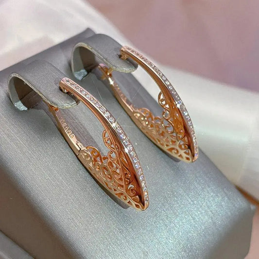 Exquisite Elegant Shiny Earrings in Gold Unique Joyas