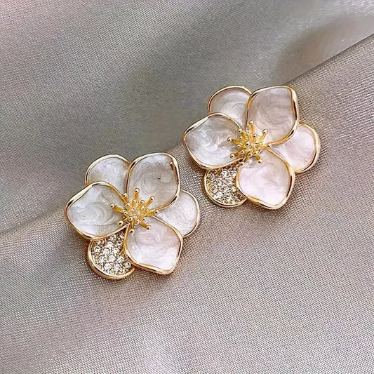 Delicate silver earrings with floral accents Unique Joyas