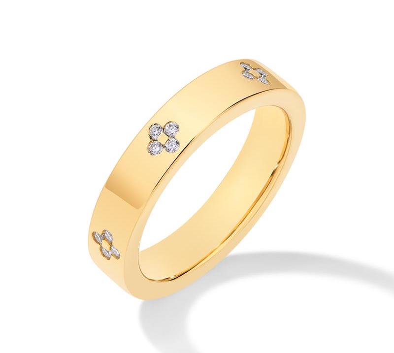 Elegant Gold Ring with Diamond Accents