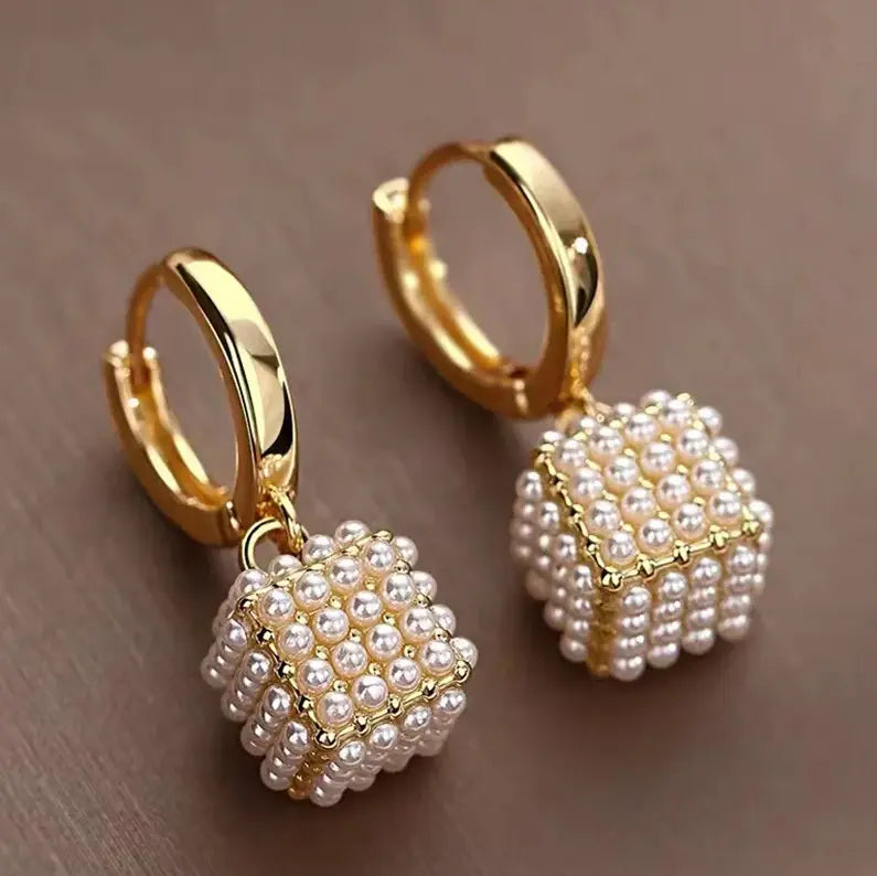 Elegant cubic pearl earrings Unique Joyas