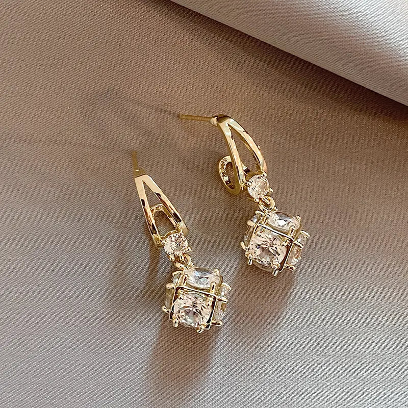 Elegant Cubic Zirconia Earrings in Gold Unique Joyas