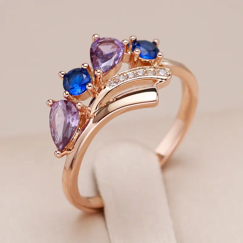 Elegant ring with gold-colored crystals Unique Joyas