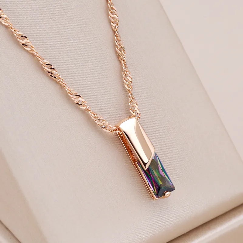 Elegant necklace with multicolored crystal