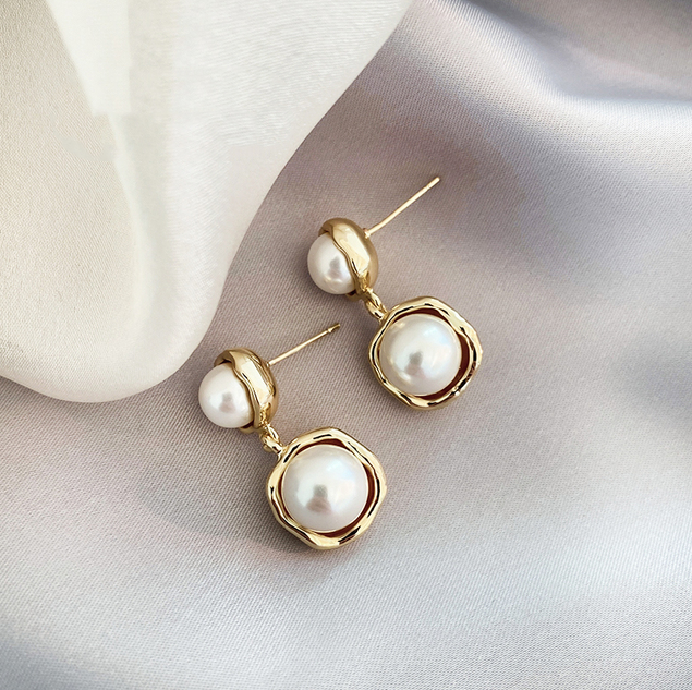 Gold-plated pearl earrings