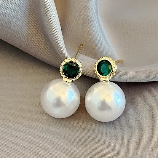 Pearl earrings with green crystal Unique Joyas