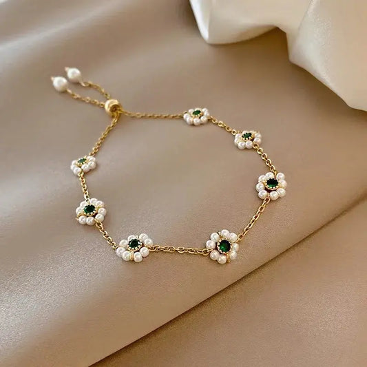 Elegant Daisy Bracelet with Green Crystals Unique Joyas