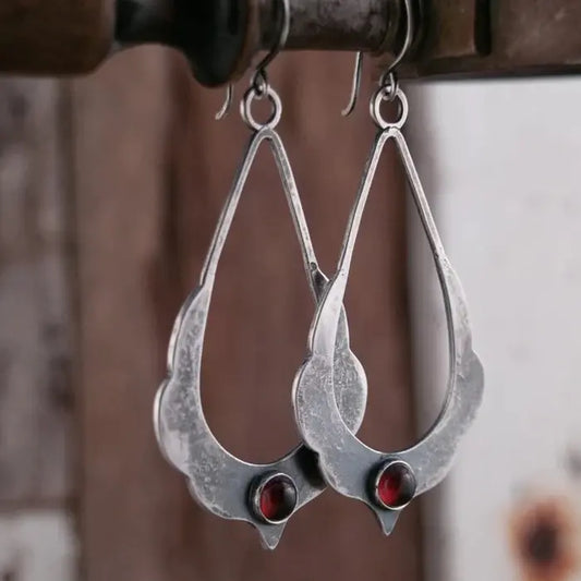 Vintage dangling earrings with red crystals Unique Joyas