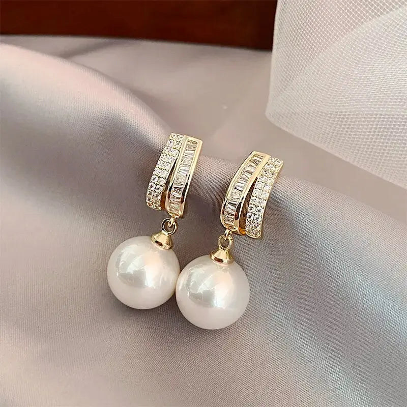 Round shiny earrings with pearls Unique Joyas