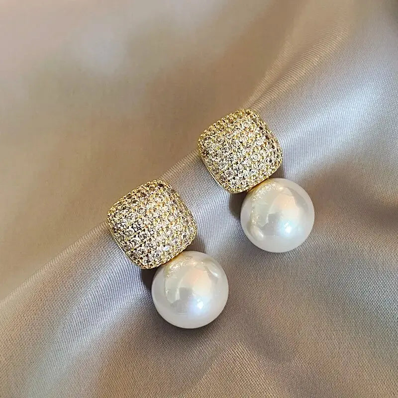 Elegant shiny earrings with pearls Unique Joyas