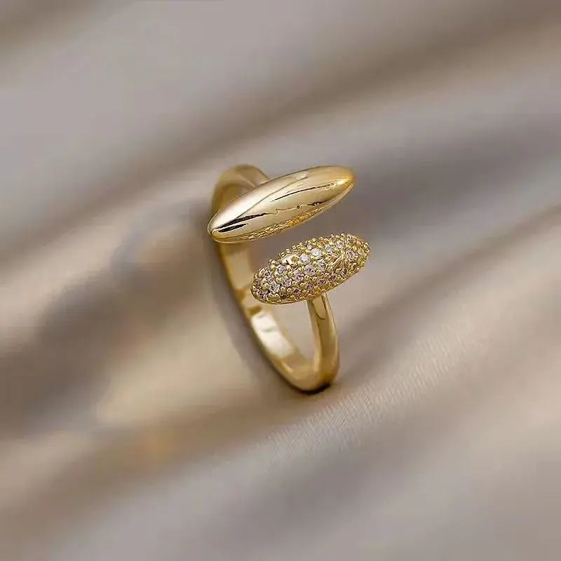 Elegant, gold-plated ring with brilliant cut Unique Joyas