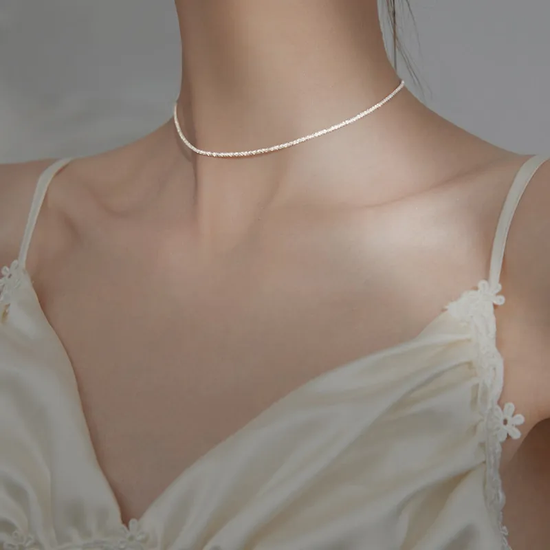 Necklace made of elegant, shiny pearls