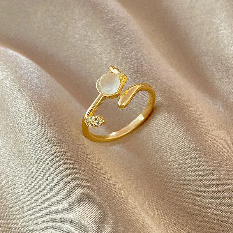 Ring made of tulip crystal in gold Unique Joyas