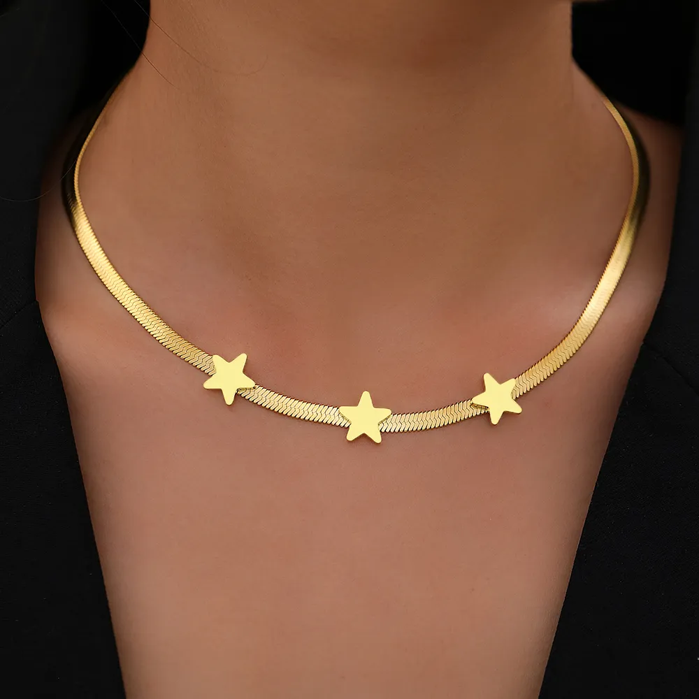 Elegant golden star necklace