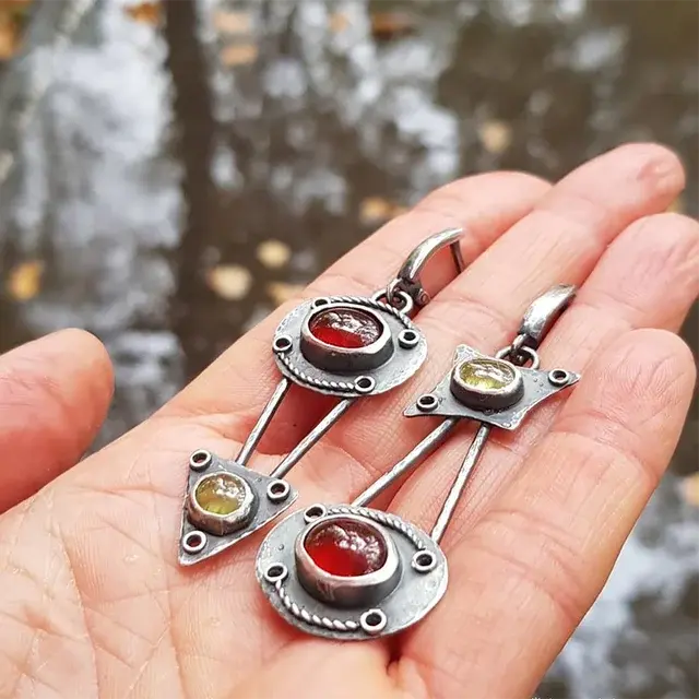 Mechanical earrings made of fire crystal