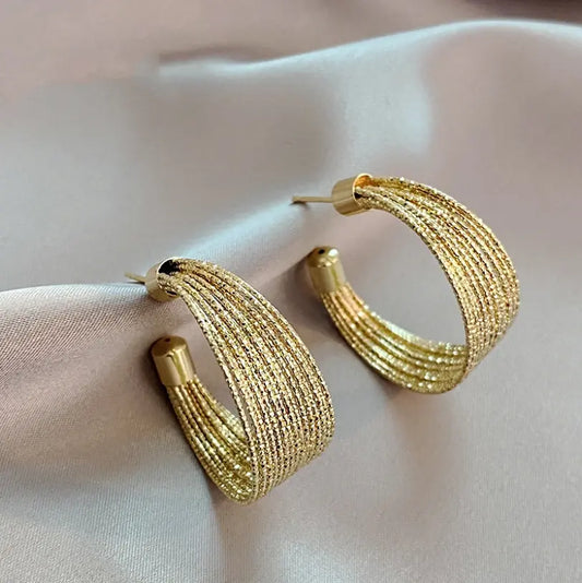 Elegant earrings made of golden mesh Unique Joyas