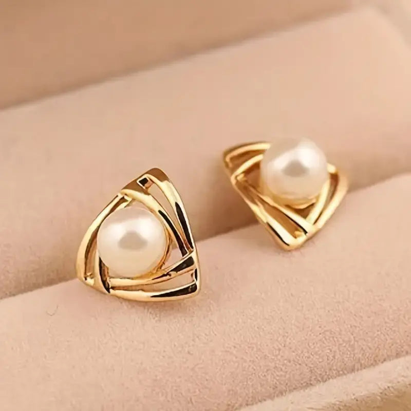 Elegant earrings made of pearls and gold Unique Joyas