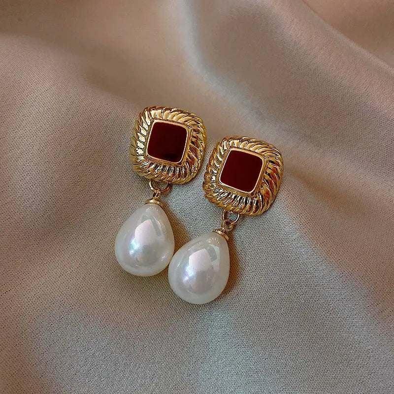 Elegant golden earrings in red and pearls Unique Joyas