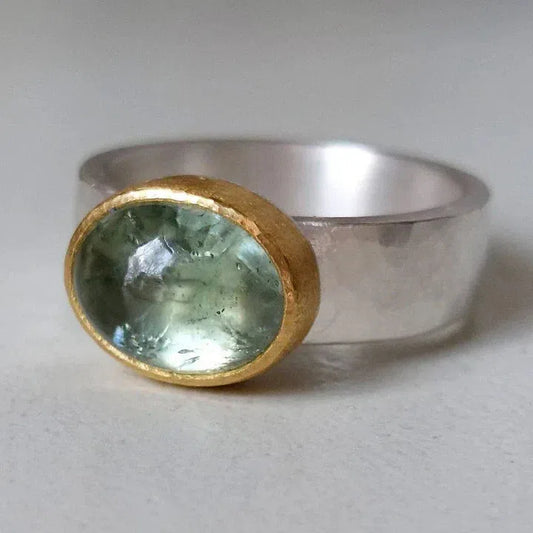 Green ring with rounded stone, Vintage Unique Joyas